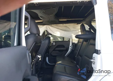 2025 Jeep Wrangler 4-Door Sahara 4X4 z USA, uszkodzony, nr VIN 1C4PJXEN8SW508273